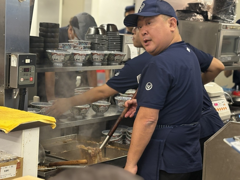 【2025年度　肉盛り実技グランドチャンピオン】吉野家　豊洲店　　物部　泰治 （ものべ　やすはる）